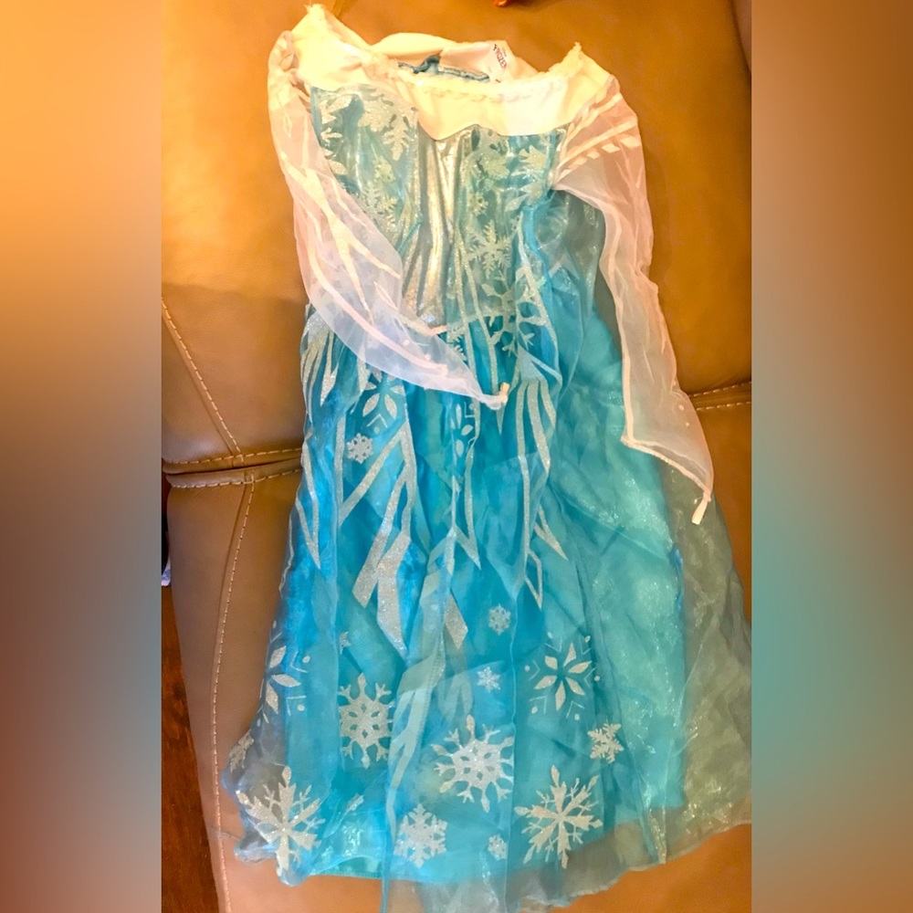 Elsa costume. Size 6